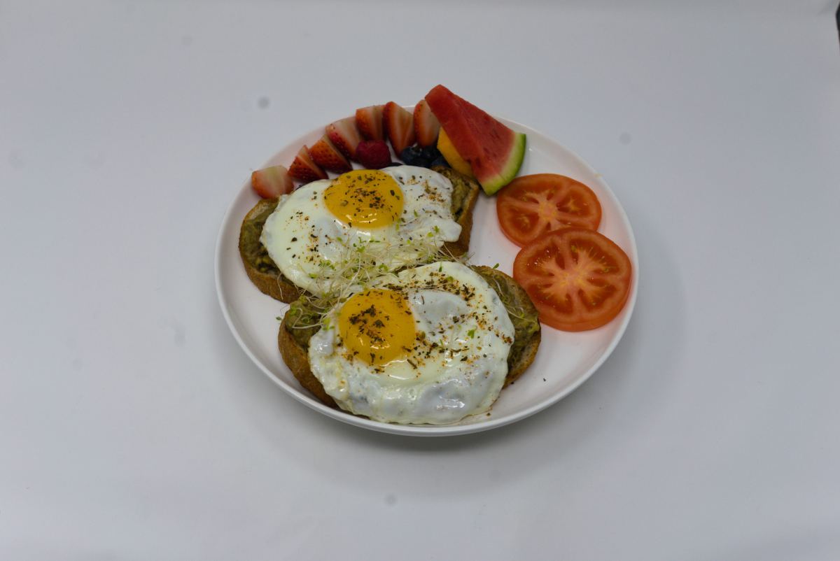 Toast Avocat et Fruits Frais